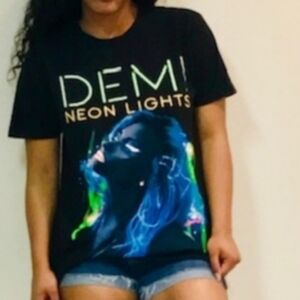 Demi Levato The Neon Lights 2014 Tour Band Concert Tee Size Small S Black EUC